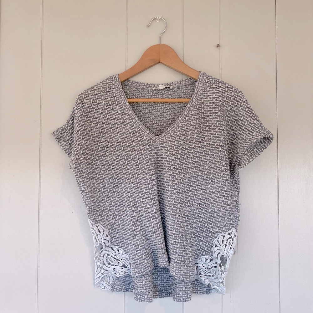 American Eagle knit tee shirt with lace detail